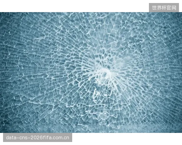 防爆玻璃板的关注点正从被动承受冲击,升级为通过弹性涂层主动化解和分散冲击应力 防爆玻璃板的关注点正从被动承受冲击,升级为通过弹性涂层主动化解和分散冲击应力